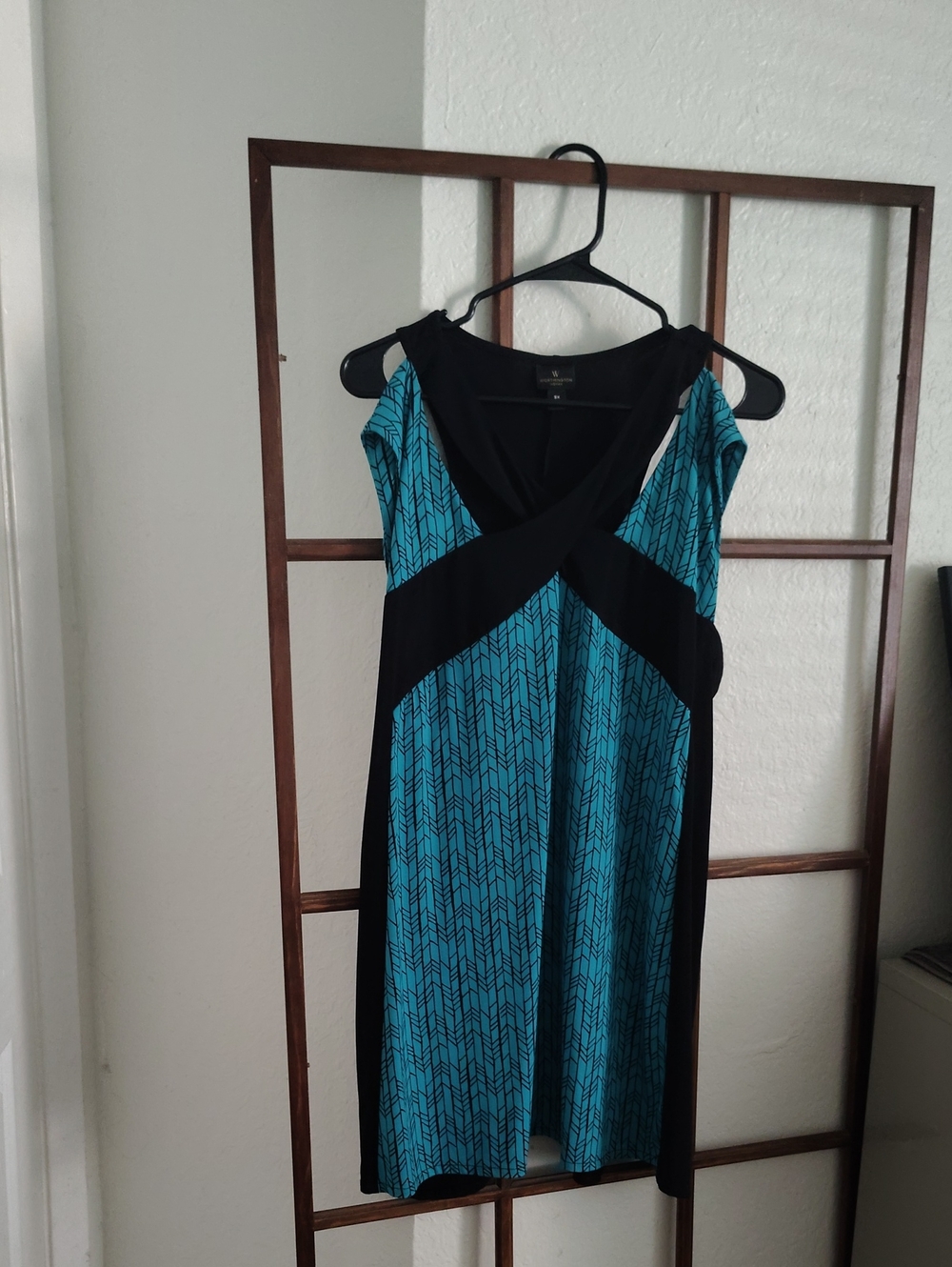 Turquoise and Black Sleeveless V-Neck Shift Top